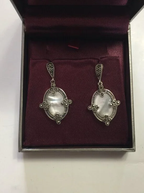 VINTAGE MOTHER OF PEARL STERLING SILVER EARRINGS - Picture 2 of 4